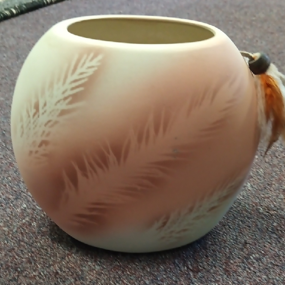Round Feather Design Vase